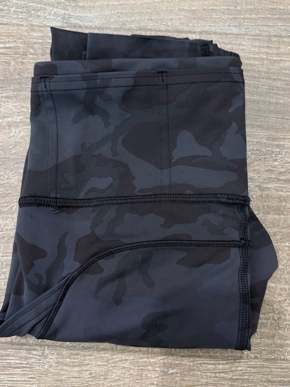 Lululemon 🖤 Fast and Free Tight in Black Camo - Size 2 NWOT - Picture 7 of 7